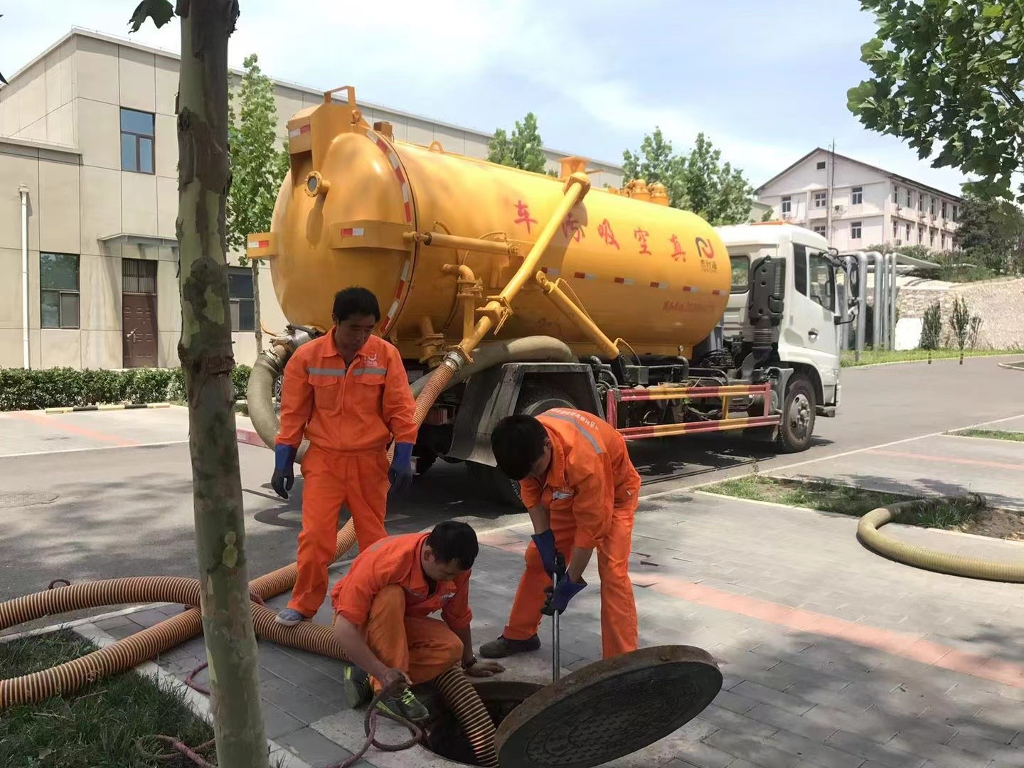 大英化粪池清理与5-8吨吸粪车施工效率分析